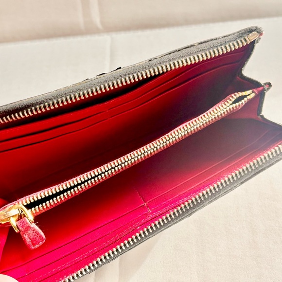 Miu Miu Black Patent Leather Zippy Wallet w pink leather lining + bow detail. - Picture 3 of 6